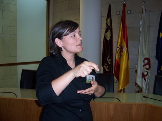 EL “TALLER DE LENGUA DE SIGNOS”  COMENZARÁ A IMPARTIRSE EN EL MES DE SEPTIEMBRE, Foto 1