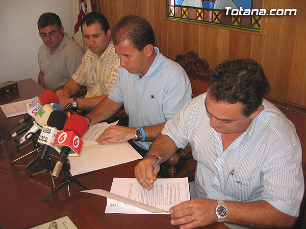 EL AYUNTAMIENTO SUSCRIBE UN CONVENIO CON LA ASOCIACIÓN DE PASTELEROS ARTESANOS DE TOTANA PARA PROMOVER DULCES TÍPICOS , Foto 3