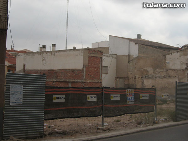 EL PSOE DICE QUE EL ALCALDE DEBE ACLARAR LO QUE PASO CON LA FACHADA DE LA CASA DE LOS CARLOS, Foto 1