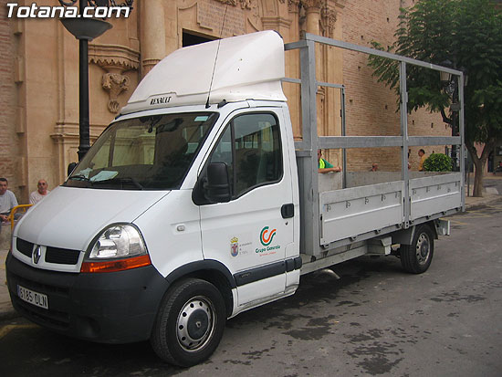 EL SERVICIO DE RECOGIDA DE CARTÓN DOMICILIARIA “PUERTA A PUERTA”, QUE RECORRERÁ LAS CALLES DE LA LOCALIDAD DE LUNES A VIERNES DE SIETE DE LA TARDE A DIEZ DE LA NOCHE, SE PONE EN MARCHA CON UN CENTENAR DE COMERCIOS ADHERIDOS (2007), Foto 2