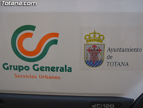 EL SERVICIO DE RECOGIDA DE CARTÓN DOMICILIARIA “PUERTA A PUERTA”, QUE RECORRERÁ LAS CALLES DE LA LOCALIDAD DE LUNES A VIERNES DE SIETE DE LA TARDE A DIEZ DE LA NOCHE, SE PONE EN MARCHA CON UN CENTENAR DE COMERCIOS ADHERIDOS (2007), Foto 3