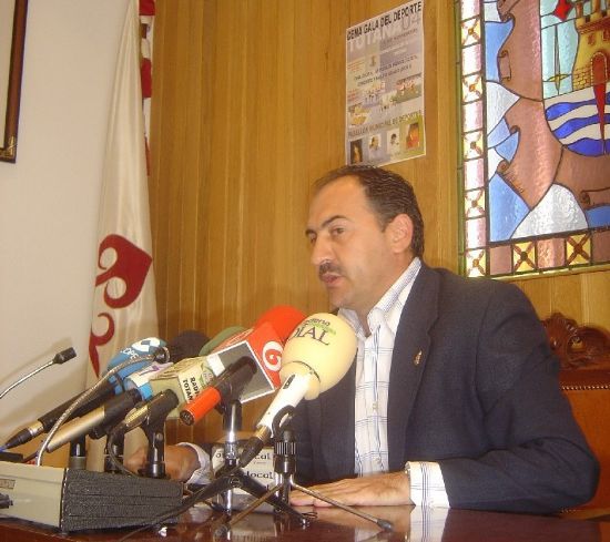 CONCEJALÍA DE DEPORTES ORGANIZA CENA GALA DEL DEPORTE´2004 EL PRÓXIMO 6 DE NOVIEMBRE EN EL PABELLÓN DE DEPORTES MANOLO IBÁÑEZ  , Foto 1