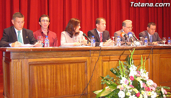 SE PRESENTA EN EL CENTRO SOCIOCULTURAL LA CÁRCEL EL DOCUMENTO DEL PRIVILEGIO DE DONACIÓN DE ALFONSO X EL SABIO DE LAS LOCALIDADES DE TOTANA Y ALEDO A LA ORDEN DE SANTIAGO, Foto 1