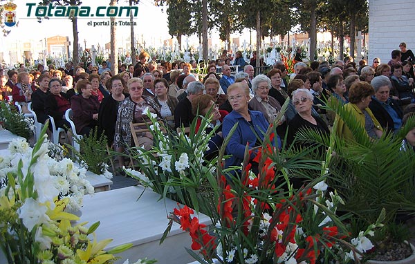 Los totaneros recordaron con miles de flores a sus difuntos, Foto 4