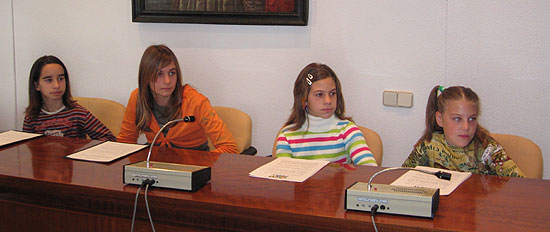 EL ALCALDE Y CONCEJAL DE INFANCIA PRESIDEN EN EL SALÓN DE PLENOS EL ACTO CONMEMORATIVO DEL DÍA INTERNACIONAL DE LOS DERECHOS DEL NIÑO, Foto 3