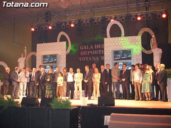 LA GALA DEL DEPORTE´2005 SE CELEBRÓ CON GRAN ÉXITO EN EL PABELLÓN DE DEPORTES Y REUNIÓ A UNAS 550 PERSONAS REPRESENTANTES DE CLUBES Y EMPRESAS PATROCINADORAS, Foto 1