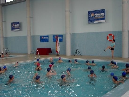 CONCEJALÍA DE DEPORTES RECAUDA 2.005 EUROS EN EL MARATHÓN ACUÁTICO EN LA PISICINA CUBIERTA EN FAVOR DE LA AECC , Foto 1