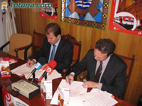Ayuntamiento y Renfe suscriben un convenio para promocionar los valores turísticos de Totana., Foto 1