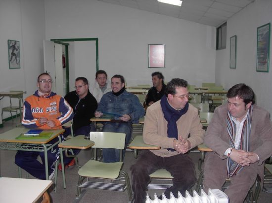 EL CONCEJAL DE DEPORTES CLAUSURA EL CURSO DE ÁRBITROS DE FÚTBOL Y FÚTBOL-7 EN LA SALA ESCOLAR  , Foto 2