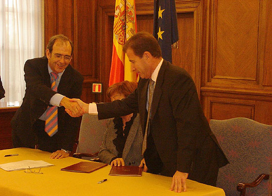 EL ALCALDE DE TOTANA SUSCRIBE UN CONVENIO DE COLABORACIÓN EN EL MINISTERIO DE FOMENTO PARA FINANCIAR LA CONSTRUCCIÓN DEL CENTRO DE INFORMACIÓN Y SERVICIO MUSEOGRÁFICO EN EL PARQUE ARQUEOLÓGICO “LA BASTIDA” POR 347.400 EUROS, Foto 3