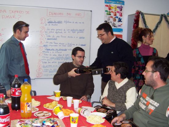 ALUMNOS Y PROFESORES DEL SERVICIO MUNICIPAL DE APOYO PSICOSOCIAL CELEBRAN LA LLEGADA DE LA NAVIDAD CON LA PRESENCIA DEL ALCALDE EN FUNCIONES (2007), Foto 7