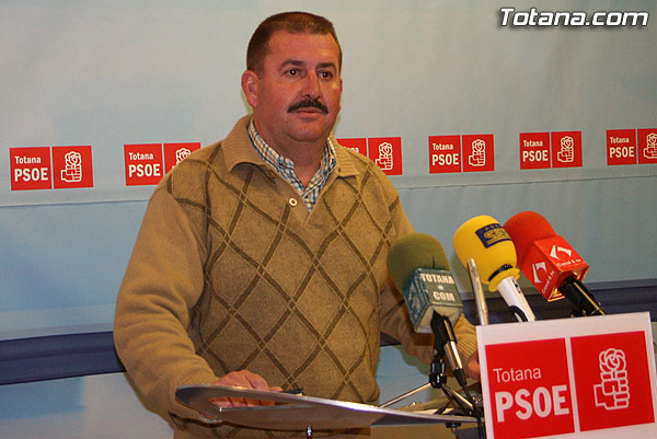 EL CONCEJAL SOCIALISTA ANDRÉS GARCÍA CÁNOVAS OFRECIÓ UNA RUEDA DE PRENSA SOBRE EL AUTO EMITIDO HOY POR EL TRIBUNAL SUPERIOR DE JUSTICIA RESOLVIENDO EL RECURSO DE EXCARCELACIÓN Y CONFIRMANDO LA PRISIÓN PROVISIONAL SIN FIANZA PARA JOSÉ MARTÍNEZ ANDREO, Foto 2