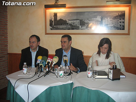 EL CANDIDATO A LA ALCALDÍA DEL PP INVITA A LOS DEL PSOE E IU A REALIZAR UNA CAMPAÑA LIMPIA Y DIALOGANTE QUE ELUDA EL AMBIENTE DE CRISPACIÓN QUE RECHAZAN LOS CIUDADANOS, Foto 2