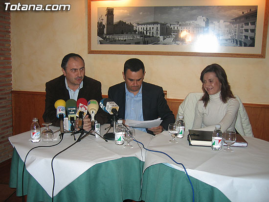 EL CANDIDATO A LA ALCALDÍA DEL PP INVITA A LOS DEL PSOE E IU A REALIZAR UNA CAMPAÑA LIMPIA Y DIALOGANTE QUE ELUDA EL AMBIENTE DE CRISPACIÓN QUE RECHAZAN LOS CIUDADANOS, Foto 3
