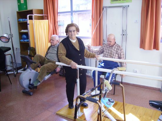 EL NÚMERO DE USUARIOS DEL SERVICIO DE FISIOTERAPIA PARA SOCIOS DEL CENTRO MUNICIPAL DE PERSONAS MAYORES Y USUARIOS DEL SERVICIO DE ESTANCIAS DIURNAS SE INCREMENTA EN LOS ÚLTIMOS MESES (2008), Foto 2