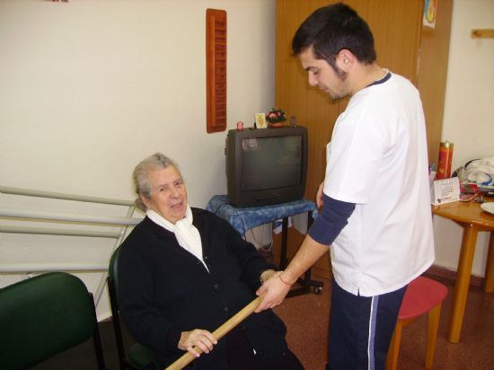 EL NÚMERO DE USUARIOS DEL SERVICIO DE FISIOTERAPIA PARA SOCIOS DEL CENTRO MUNICIPAL DE PERSONAS MAYORES Y USUARIOS DEL SERVICIO DE ESTANCIAS DIURNAS SE INCREMENTA EN LOS ÚLTIMOS MESES (2008), Foto 3