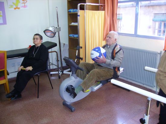 EL NÚMERO DE USUARIOS DEL SERVICIO DE FISIOTERAPIA PARA SOCIOS DEL CENTRO MUNICIPAL DE PERSONAS MAYORES Y USUARIOS DEL SERVICIO DE ESTANCIAS DIURNAS SE INCREMENTA EN LOS ÚLTIMOS MESES (2008), Foto 4