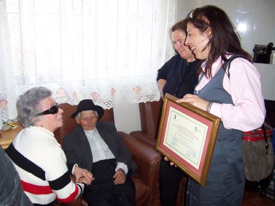 EL AYUNTAMIENTO RINDE UN HOMENAJE AL VECINO CENTENARIO GINÉS AZNAR VERA, DE 100 AÑOS Y NATURAL DE LA PEDANÍA TOTANERA DEL RAIGUERO BAJO, Foto 2