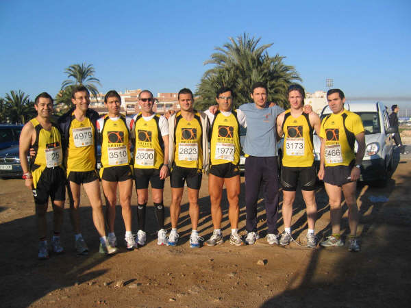 Cerca de veinte atletas del Club Atletismo Totana-Óptica Santa Eulalia participaron en la XIX Media maratón Internacional “Villa de Santa Pola”, Foto 1