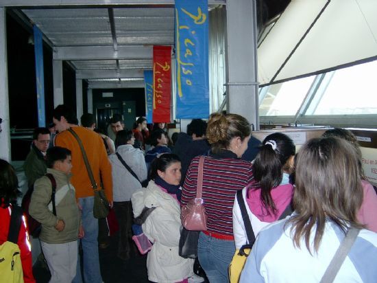 NIÑOS Y JÓVENES COLECTIVO PROMOCIÓN SOCIAL EL CANDIL VISITAN CENTRO EXPOSICIONES CEUTIMAGINA , Foto 1