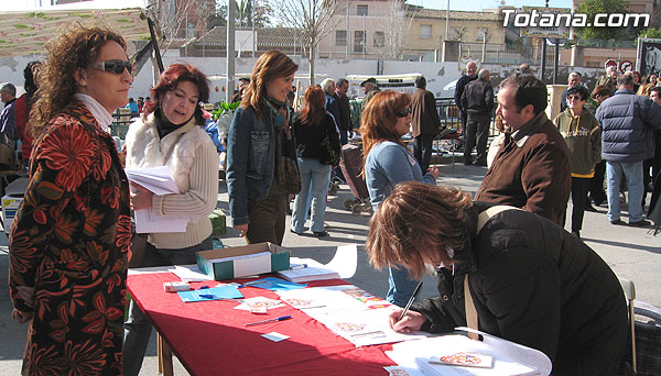 EL PARTIDO POPULAR ASEGURA QUE HA RECOGIDO MÁS DE 1.300 FIRMAS EN LA CAMPAÑA SOBRE EL ESTATUT DE CATALUÑA “TODOS TENEMOS DERECHO A OPINAR”, Foto 1