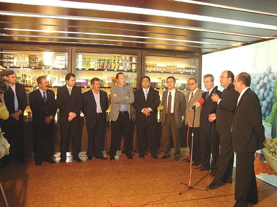 AUTORIDADES LOCALES ASISTEN AL ACTO DE INAUGURACIÓN DE LA NUEVA TIENDA DE LA COOPERATIVA AGRARIA DE TOTANA, Foto 1
