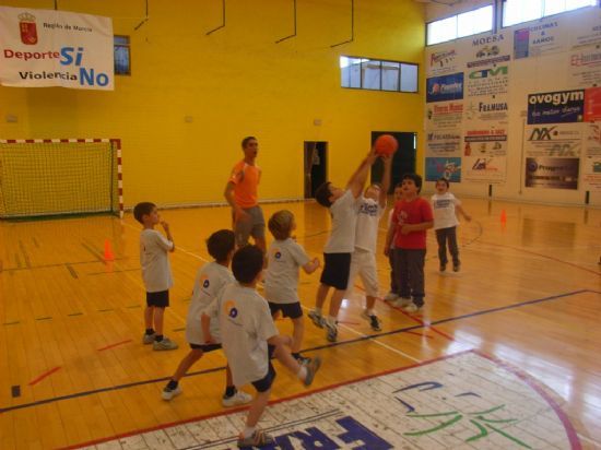 LA CONCEJALIA DE DEPORTES ORGANIZÓ UNA JORNADA DE BALONCESTO PREBENJAMIN EN EL PABELLON DE DEPORTES Y EN LA SALA ESCOLAR, ENMARCADO EN EL PROGRAMA DE DEPORTE ESCOLAR (2008), Foto 3