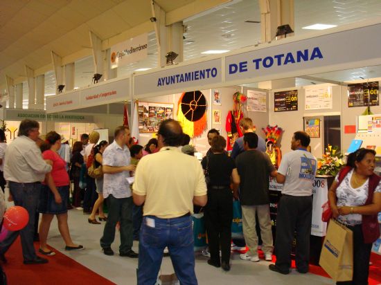 EL AYUNTAMIENTO DE TOTANA ORGANIZA DIVERSAS ACTIVIDADES DE DIFUSIÓN Y CONOCIMIENTO INTERCULTURAL A TRAVÉS DE SU PRESENCIA Y PARTICIPACIÓN EN EL “I SALÓN PARA LA INTEGRACIÓN DEL INMIGRANTE” CELEBRADO EN IFEPA, Foto 5