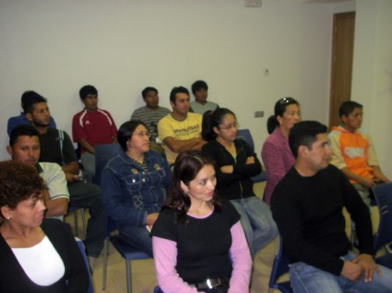 LAS CONCEJALÍAS DE BIENESTAR SOCIAL Y FOMENTO Y EMPLEO PONEN EN MARCHA UN PROGRAMA DE APOYO A LA CREACIÓN DE EMPRESAS DIRIGIDO A 21 INMIGRANTES (2008), Foto 2