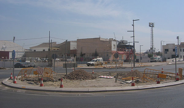 EL PSOE DENUNCIA LA SITUACIÓN DE ABANDONO EN QUE SE ENCUENTRAN LAS OBRAS DE LA AVD. JUAN CARLOS I, Foto 1