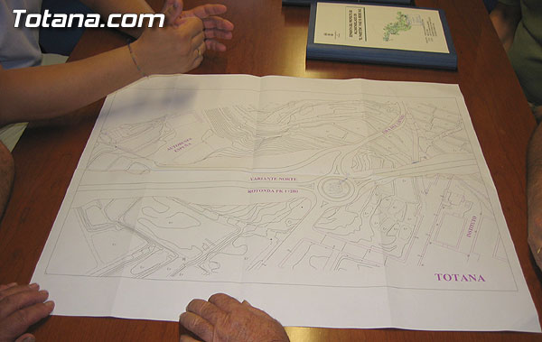 EL CONCEJAL DE OBRAS PÚBLICAS E INFRAESTRUCTURAS SE REÚNE CON ASOCIACIÓN VECINOS MORTÍ-LA CALZONA Y AFECTADOS TRAZADO CIRCUNVALACIÓN NORTE   , Foto 2