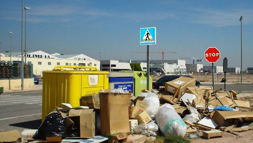 IZQUIERDA UNIDA EN TOTANA DENUNCIA LA SITUACIÓN DE ABANDONO EN LOS SERVICIOS PÚBLICOS QUE PADECE EL POLÍGONO INDUSTRIAL DEL SALADAR, Foto 2