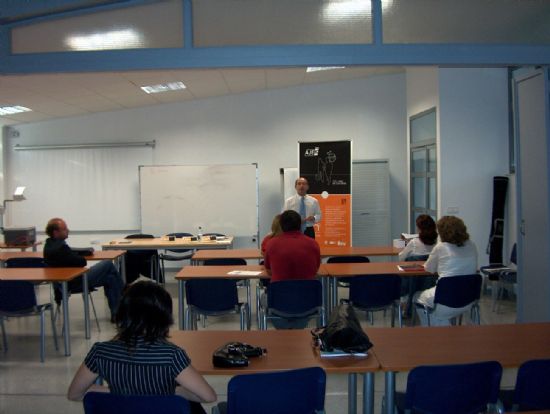 LA ASOCIACIÓN DE JÓVENES EMPRESARIOS ORGANIZA UN SEMINARIO DIRIGIDO A EMPRENDEDORES DE TOTANA INTERESADOS EN PONER EN MARCHA UN NEGOCIO, Foto 1