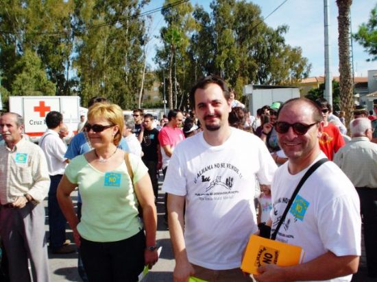 FUENTES DE IU INFORMAN QUE CIENTOS DE MANIFESTANTES SE MANIFIESTAN EN ALHAMA PARA PROTESTAR CONTRA LA ESPECULACIÓN DEL SUELO Y EL DESARROLLO SALVAJE, Foto 2