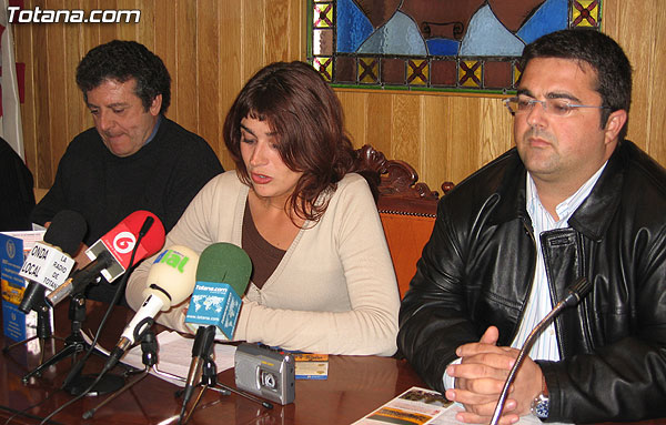 LA CONCEJAL DE CULTURA Y LA JUNTA DIRECTIVA PRESENTAN EL PROGRAMA DE ACTIVIDADES DEL XXV ANIVERSARIO DE LA AGRUPACIÓN MUSICAL, Foto 2