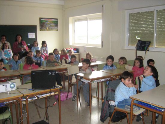 PROTECCIÓN CIVIL DE TOTANA IMPARTE EN EL COLEGIO SAN CRISTÓBAL DE ALEDO CHARLAS PREVENTIVAS Y DE ACTUACIÓN FRENTE A TERREMOTOS (2007), Foto 3