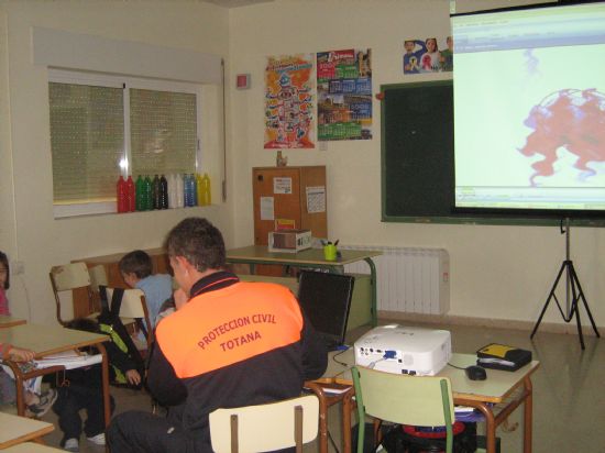 PROTECCIÓN CIVIL DE TOTANA IMPARTE EN EL COLEGIO SAN CRISTÓBAL DE ALEDO CHARLAS PREVENTIVAS Y DE ACTUACIÓN FRENTE A TERREMOTOS (2007), Foto 8