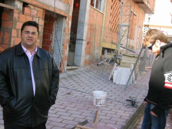 EL CONCEJAL DE SERVICIOS AL CIUDADANO VISITA LAS OBRAS DEL NUEVO CENTRO DE SERVICIOS SOCIALES DE ATENCIÓN PRIMARIA QUE SE CONSTRUYE EN LA CALLE MENORCA , Foto 1