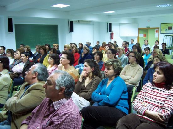 SE INICIA EL PROGRAMA “ESCUELA DE PADRES” CON LA CHARLA “COMUNICACIÓN PADRES E HIJOS” QUE TENDRÁ LUGAR EL VIERNES 25 DE ENERO EN EL IES JUAN DE LA CIERVA, Foto 1