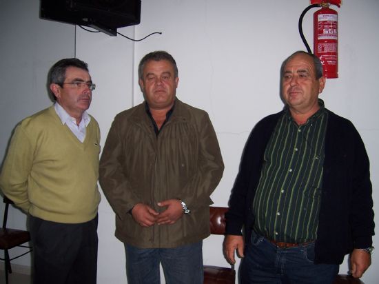 EL CONCEJAL DE GANADERÍA APOYA EN SUS REIVINDICACIONES A LOS GANADEROS DE LA LOCALIDAD EN LA MANIFESTACIÓN DE MADRID POR LA CRISIS DEL SECTOR, QUIENES SE TRASLADARÁN CON AUTOBUSES FLETADOS POR EL CONSITORIO (2008), Foto 1