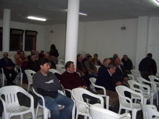 EL CONCEJAL DE GANADERÍA APOYA EN SUS REIVINDICACIONES A LOS GANADEROS DE LA LOCALIDAD EN LA MANIFESTACIÓN DE MADRID POR LA CRISIS DEL SECTOR, QUIENES SE TRASLADARÁN CON AUTOBUSES FLETADOS POR EL CONSITORIO (2008), Foto 2