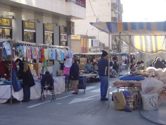 CONCEJALÍA DE COMERCIO INFORMA DE QUE ESTÁ ABIERTO PLAZO PARA LA RENOVACIÓN DE LICENCIAS DE VENTA DEL MERCADILLO SEMANAL DEL MIÉRCOLES   , Foto 1