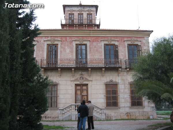 LOS CONCEJALES DE IU EN TOTANA, ELEVAN AL PLENO UNA MOCIÓN PARA REHABILITAR UN PALACETE DE ESTILO ITALIANO, UBICADO EN LOS HUERTOS DE TOTANA, QUE SE ENCUENTRA MUY DETERIORADO, Foto 1