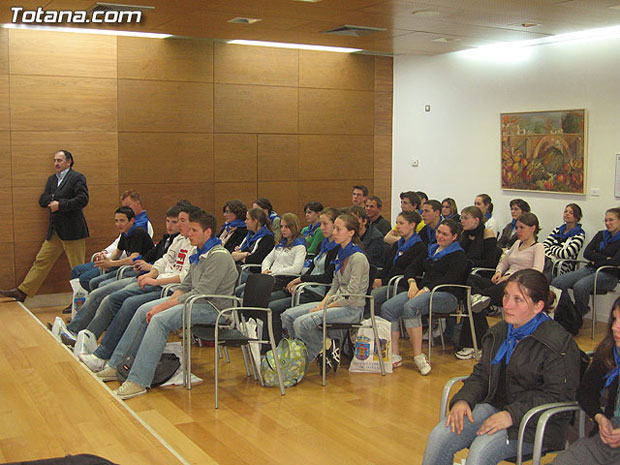 SE OFRECE UNA RECEPCIÓN INSTITUCIONAL A 50 ALUMNOS FRANCESES QUE ESTÁN DE INTERCAMBIO EN TOTANA, Foto 1