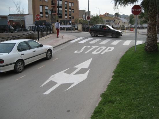 AUMENTAN LA SEGURIDAD VIAL DEL CASCO URBANO CON UNA NUEVA SEÑALIZACIÓN VIARIA MEDIANTE EL REPINTADO HORIZONTAL DE LA CALZADA, Foto 8
