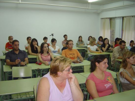 EL PLAZO DE PREINSCRIPCIÓN PARA EL CURSO 2008/2009 EN LA EXTENSIÓN DE LA ESCUELA OFICIAL DE IDIOMAS EN TOTANA PERMANECERÁ ABIERTO HASTA EL 7 DE MAYO (2008), Foto 1