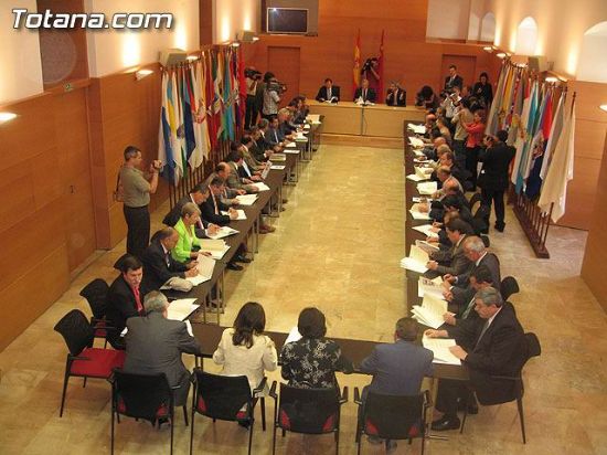 EL PRESIDENTE VALCÁRCEL FIRMA CON LOS 45 AYUNTAMIENTOS DE LA REGIÓN LOS CONVENIOS DE SEGURIDAD CIUDADANA, Foto 1