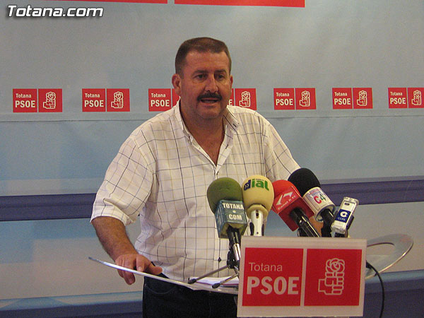 ANDRÉS GARCÍA CÁNOVAS EXPUSO LAS PROPUESTAS DEL PSOE REFERENTES AL COMERCIO, Foto 1