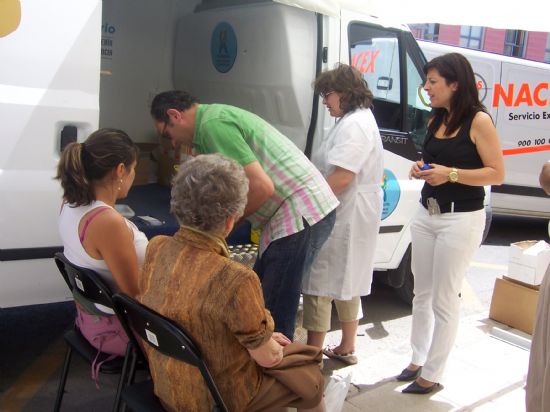 EL BUS DE LA SALUD VISITA TOTANA Y REALIZA PRUEBAS DE ENFERMERÍA DURANTE TODA LA MAÑANA EN LA PLAZA DE LA CONSTITUCIÓN, Foto 1