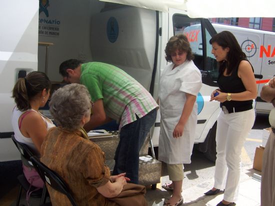 EL BUS DE LA SALUD VISITA TOTANA Y REALIZA PRUEBAS DE ENFERMERÍA DURANTE TODA LA MAÑANA EN LA PLAZA DE LA CONSTITUCIÓN, Foto 2